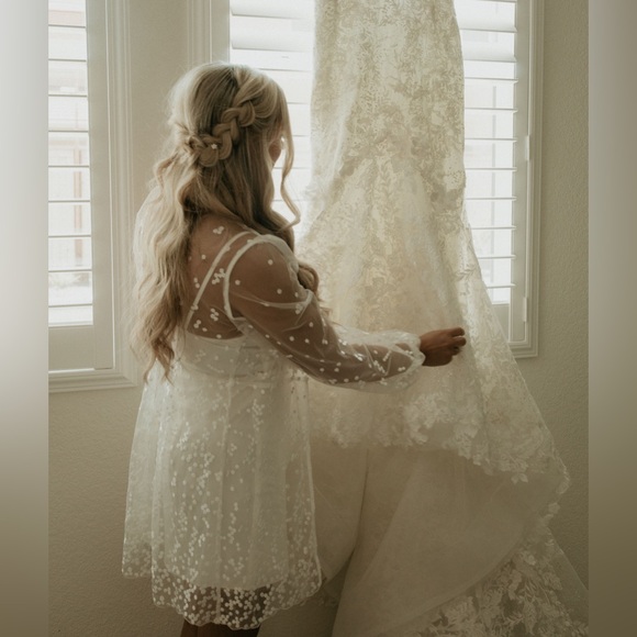 LE ROSE The CAMILE Spot Lace Robe - Picture 3 of 8